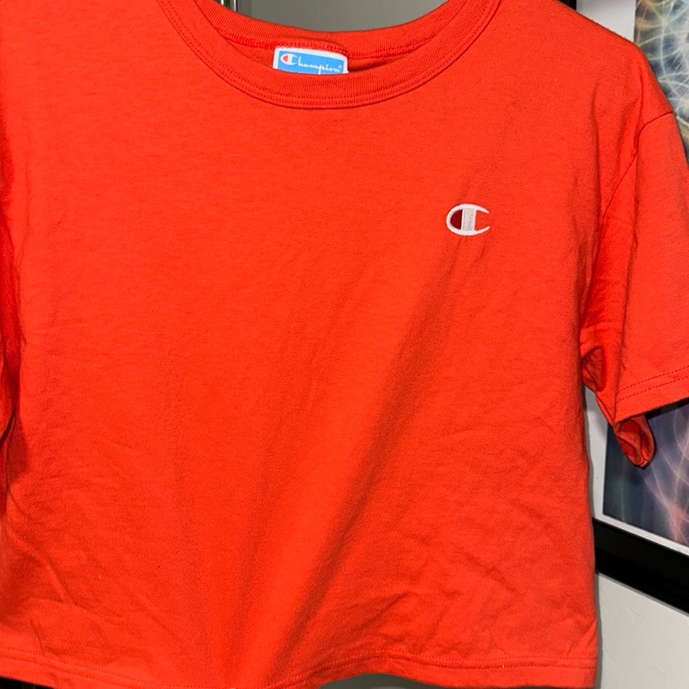 this is a champion shirt xs, it didn’t fi, only worn once when i tried it on